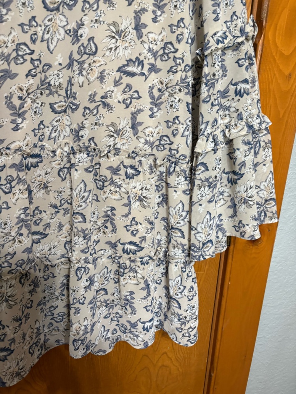 Pinch Cream and Blue Floral V-Neck Peplum Tunic - Picture 5 of 6
